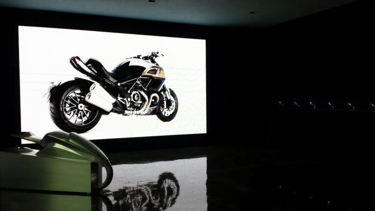 ledwall showroom motorbike