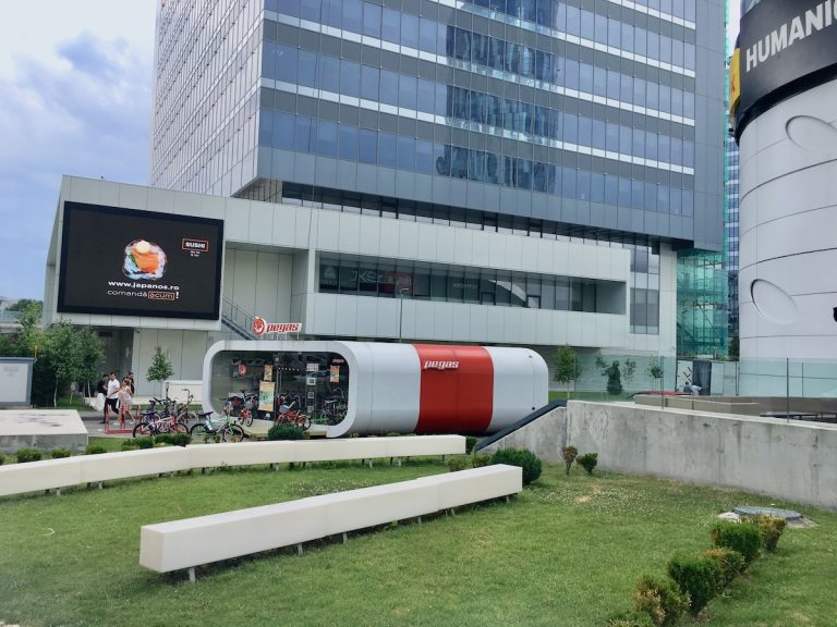 led screen shopping mall