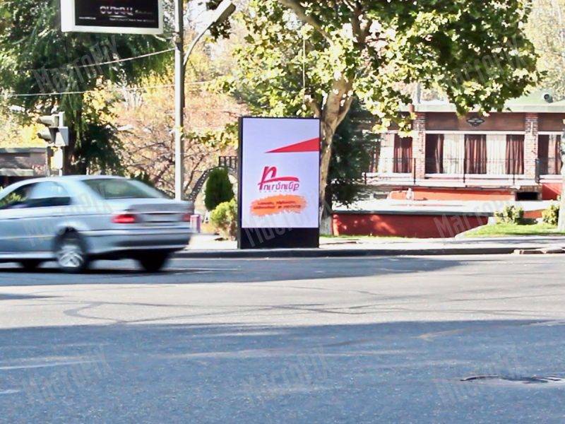 outdor led totem digital kiosk roadside