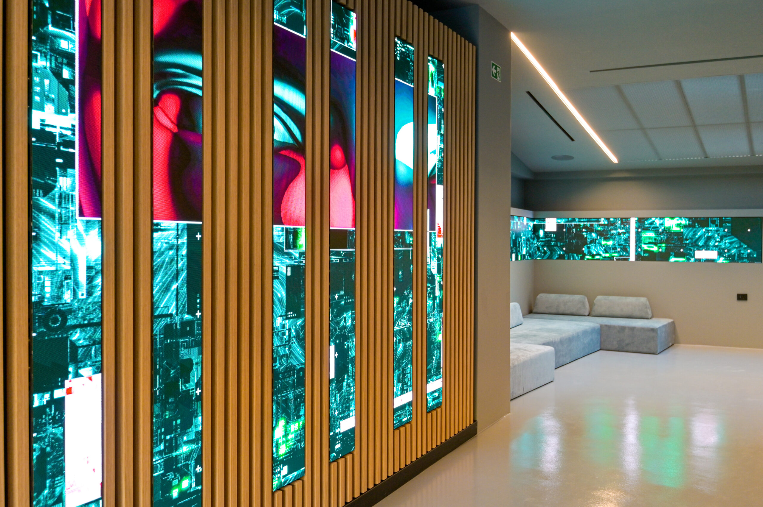 boiserie digitale con strisce ledwall integrate