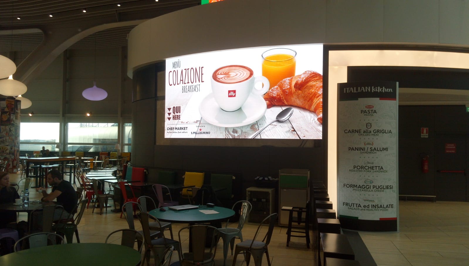 Led Wall curvo ristorante aeroporto - Roma