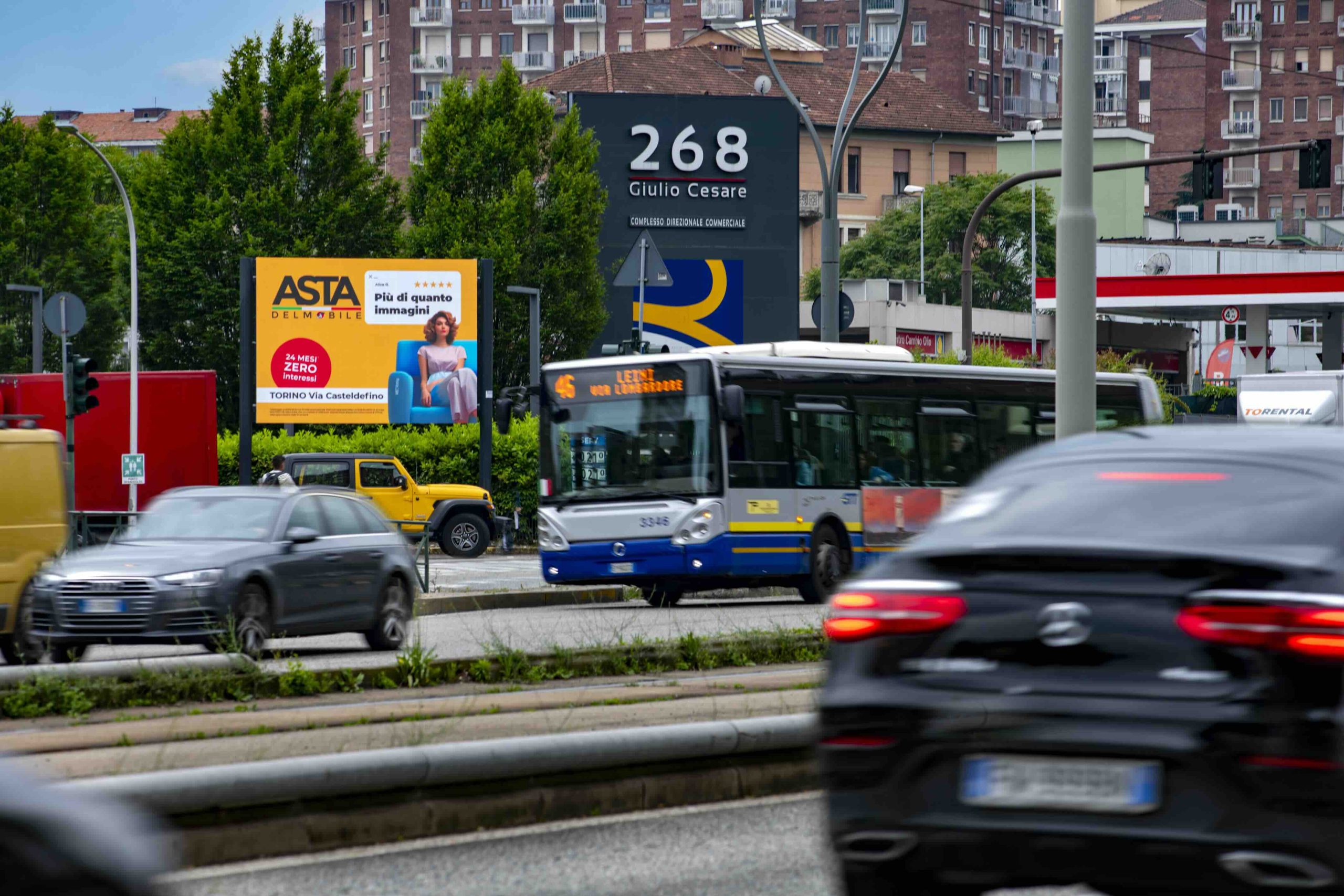 schermo pubblicitario su 2 pali torino