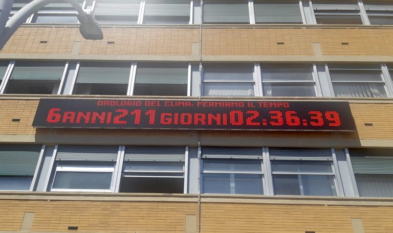 LedWall orologio esterno Roma