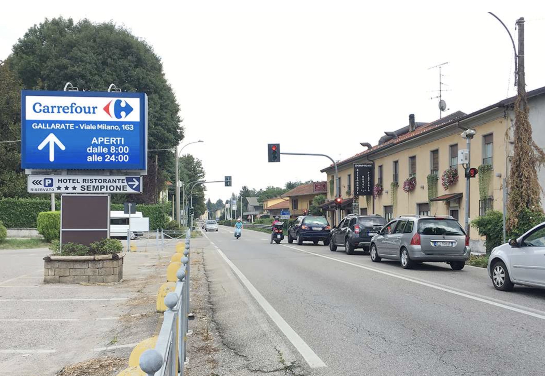 maxischermo pubblicitario a Led su palo