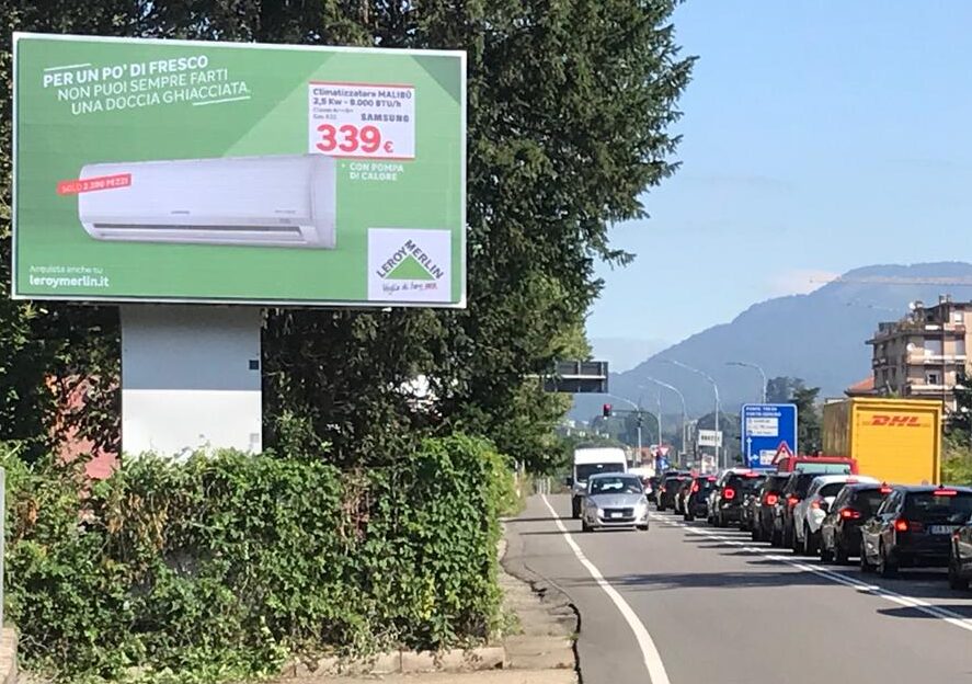 Schermo a led su palo Varese