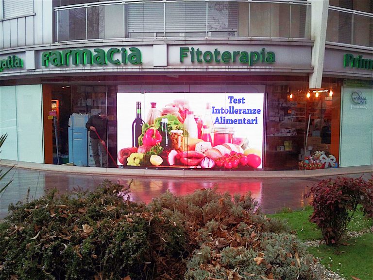Schermo per vetrina curva farmacia