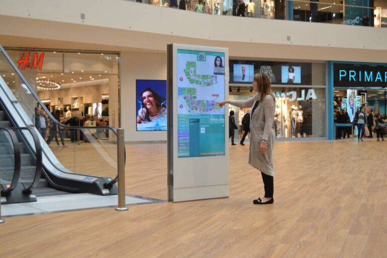 schermo a led centro commerciale arese