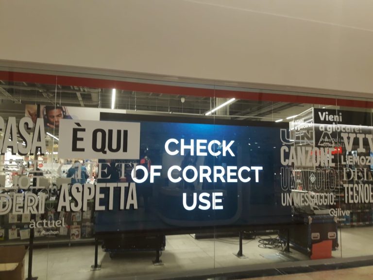 LedWall negozio auchan torino