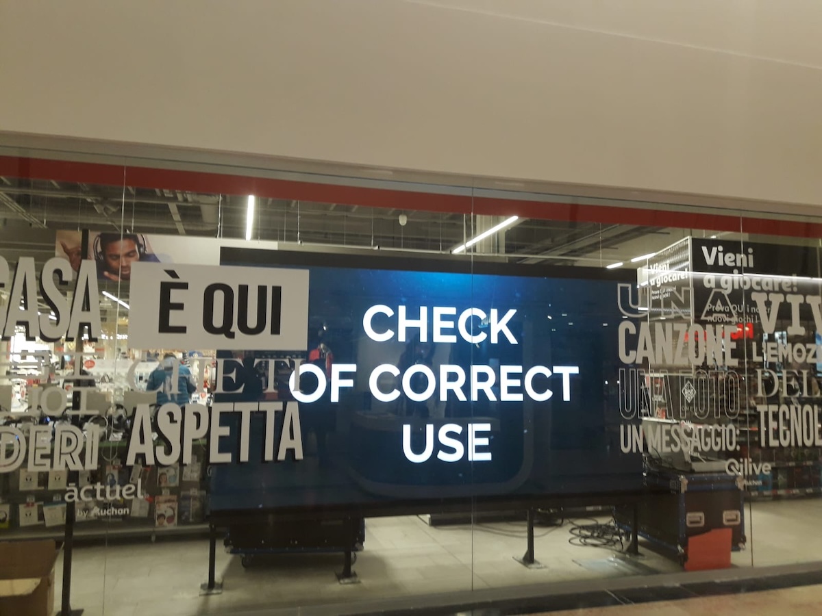 LedWall negozio auchan torino