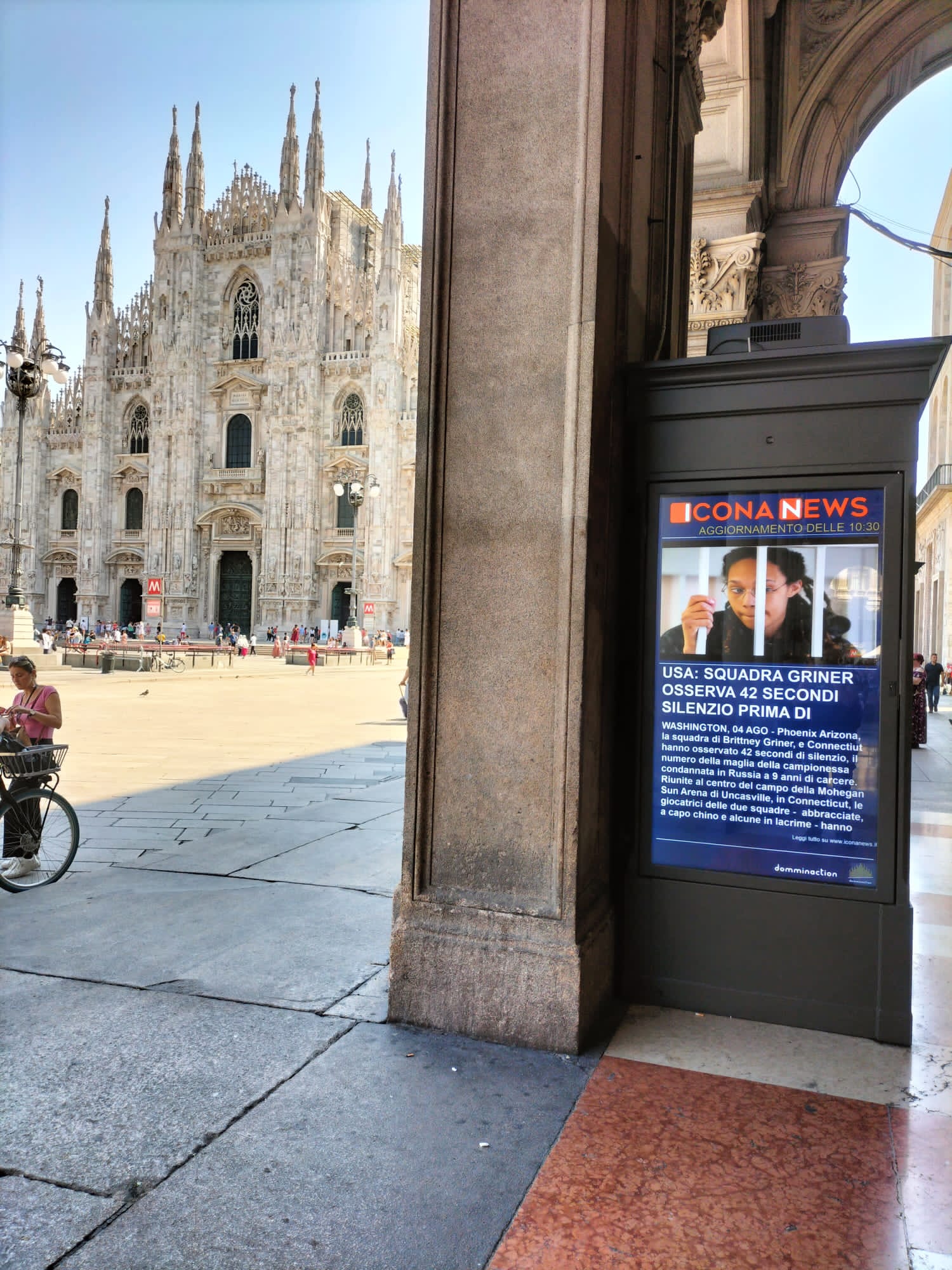 Chioschi LCD Milano Corso Vittorio Emanuele