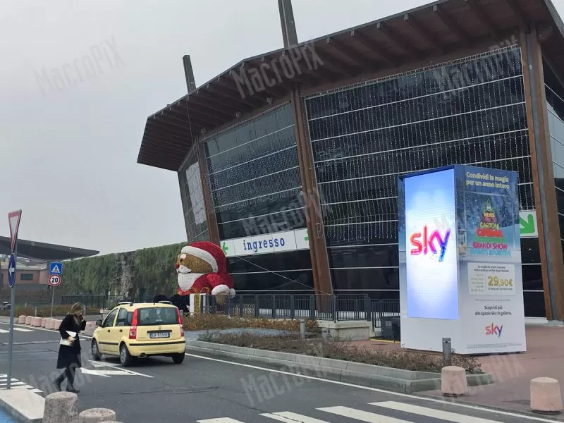 schermo gigante per promozione centro commerciale